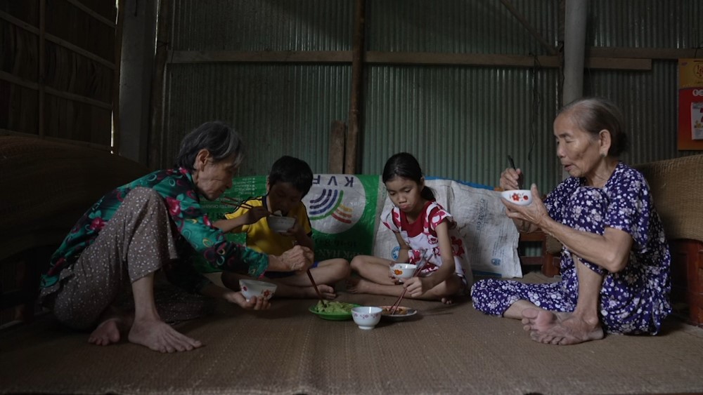 Hơn nửa tỷ đồng được trao đến các em nhỏ mồ côi trong tập 169 chương trình Mái ấm gia đình Việt - 2