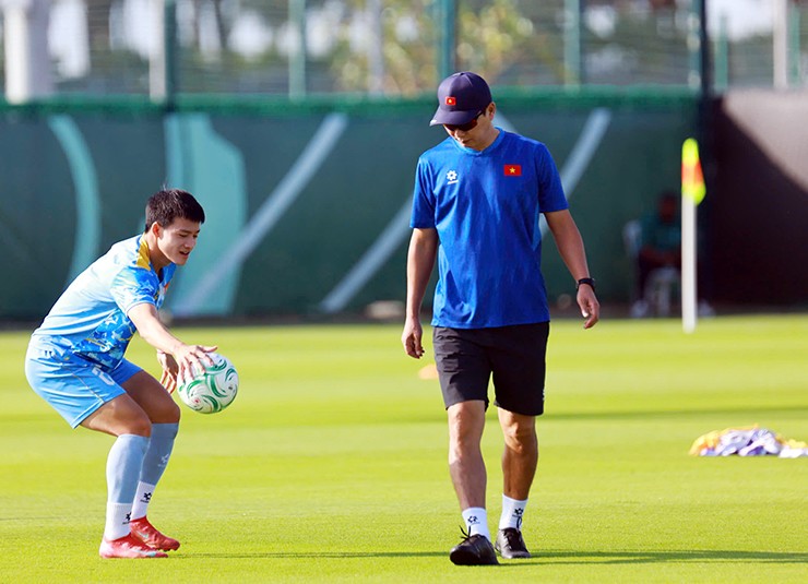 Thầy Kim “truyền lửa” U23 Việt Nam trước giờ G: “Ai cũng đau, nhưng phải vượt qua để thắng UAE” - 1