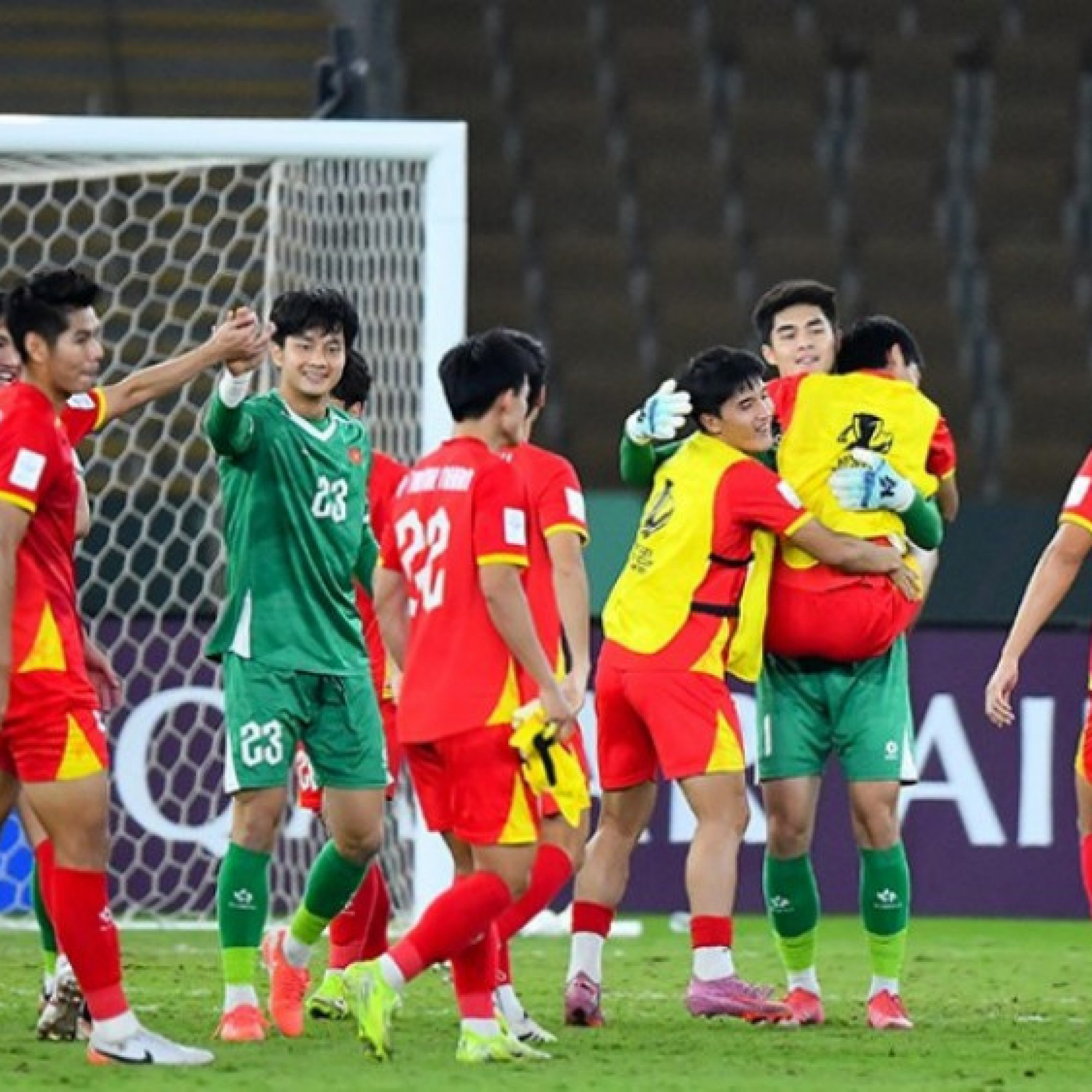  - U23 Việt Nam không nghỉ ngơi, lập tức ra sân tập chuẩn bị cho bán kết U23 châu Á