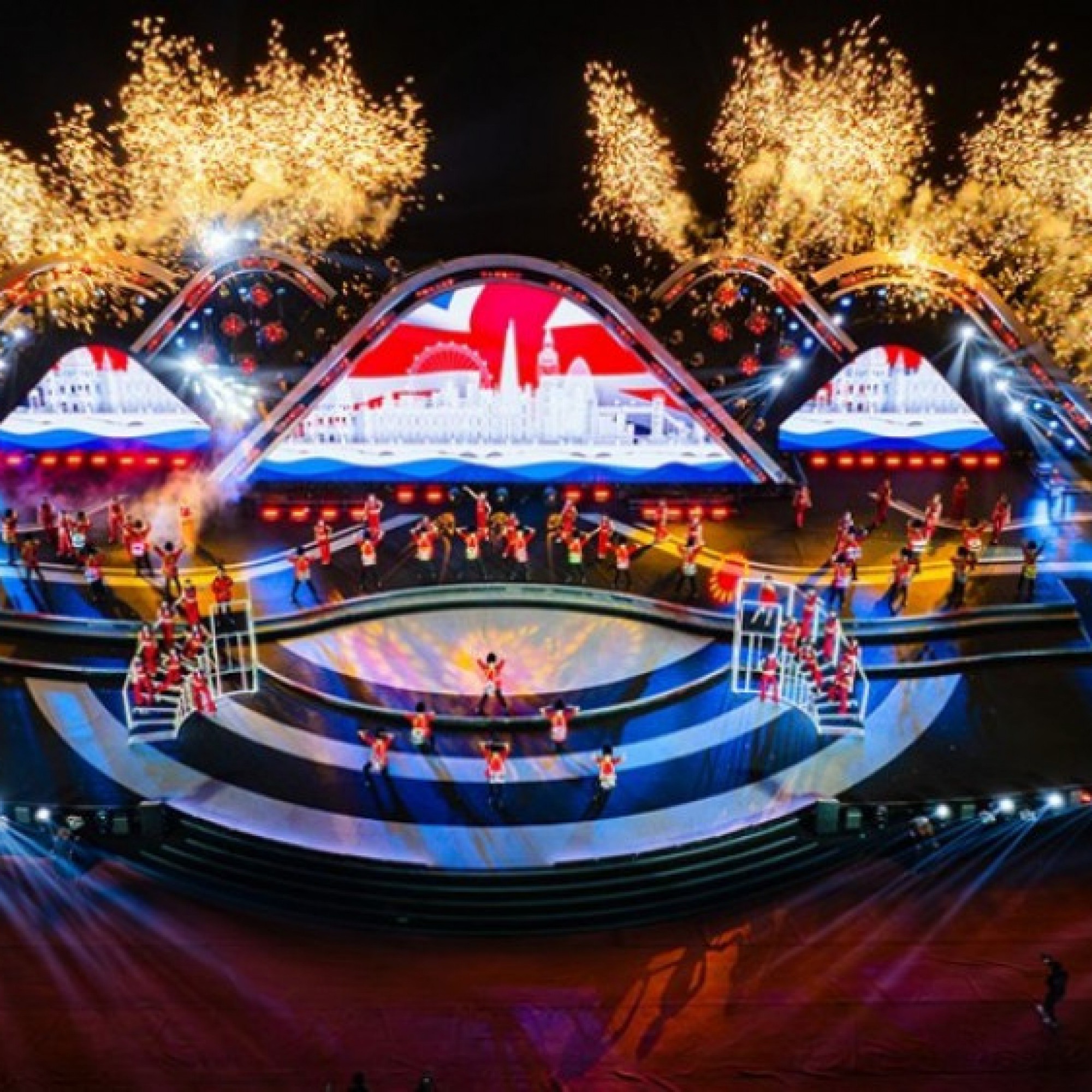 Mừng Đại hội Đảng XIV: Người dân Thủ đô lần đầu được xem trình diễn pháo hoa nghệ thuật quy mô lớn