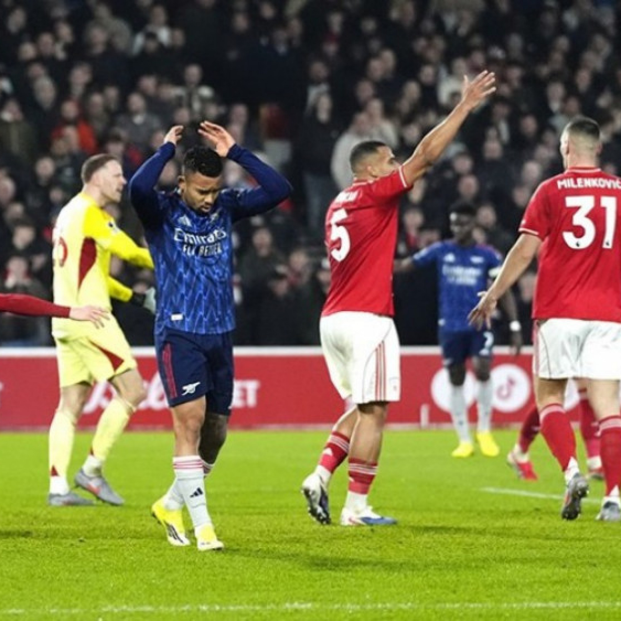  - Arsenal hòa bạc nhược: "Pháo thủ" thiếu bản lĩnh, coi chừng lại ôm hận đua vô địch