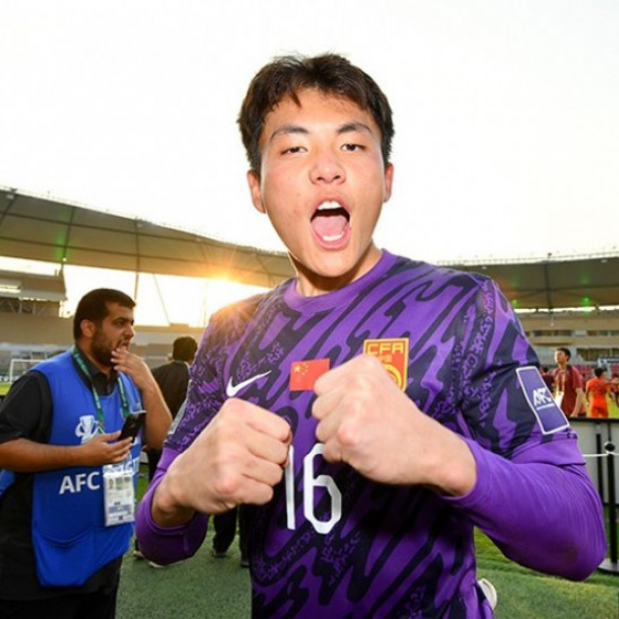 Thủ môn U23 Trung Quốc cứu thua xuất sắc nhất giải, thách thức Đình Bắc ở bán kết