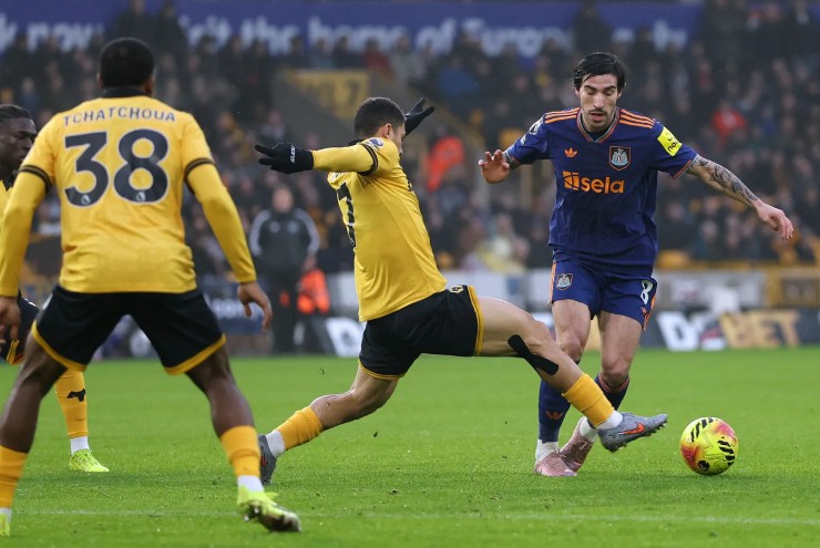 Kết quả bóng đá Wolves - Newcastle: Phung phí cơ hội, lỡ dịp đuổi kịp MU (Ngoại hạng Anh) - 1