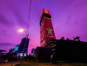  - Sừng sững ‘Tháp hải đăng’ giữa phố đông tỏa sáng Tuyên ngôn độc lập