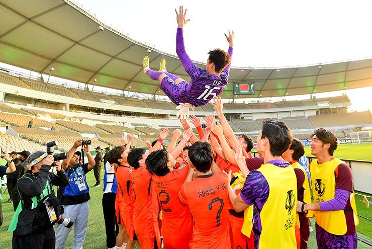 Thủ môn U23 Trung Quốc cứu thua xuất sắc nhất giải, thách thức Đình Bắc ở bán kết - 1