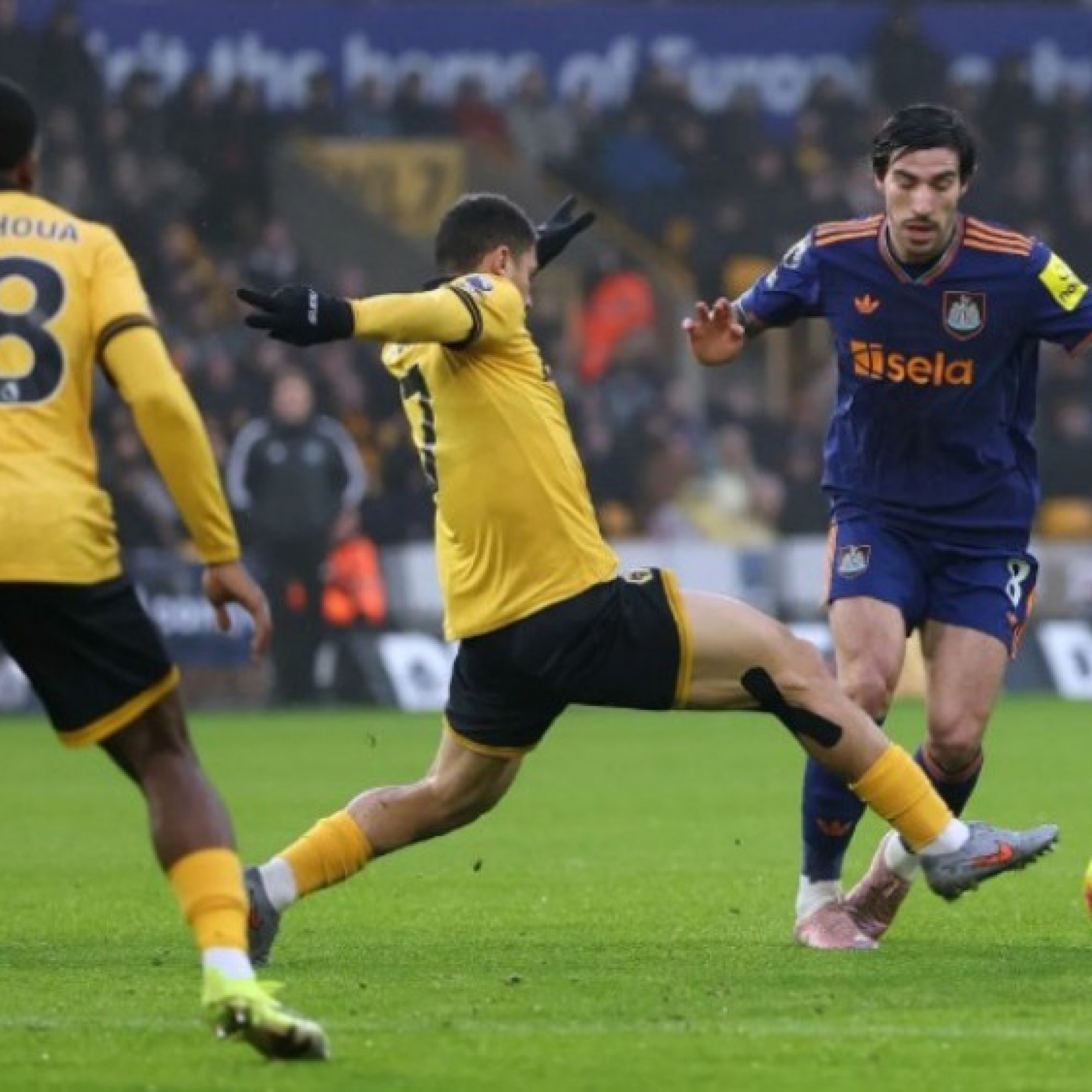  - Kết quả bóng đá Wolves - Newcastle: Phung phí cơ hội, lỡ dịp đuổi kịp MU (Ngoại hạng Anh)