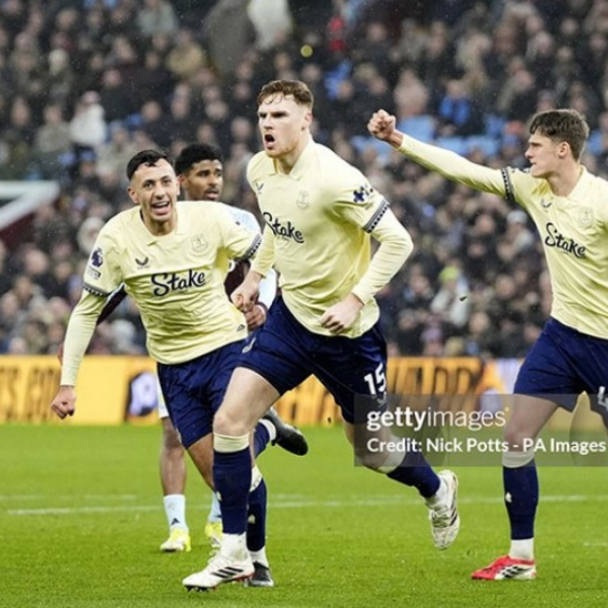  - Nóng bảng xếp hạng Ngoại hạng Anh: Aston Villa sảy chân, Arsenal hưởng lợi đua vô địch