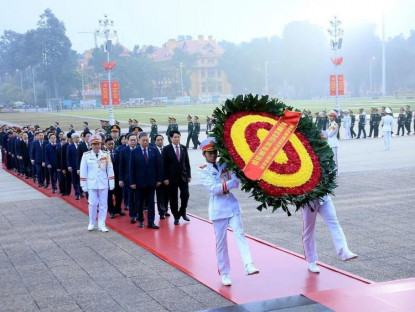  - Đại biểu dự Đại hội XIV của Đảng viếng Lăng Chủ tịch Hồ Chí Minh trước giờ khai mạc