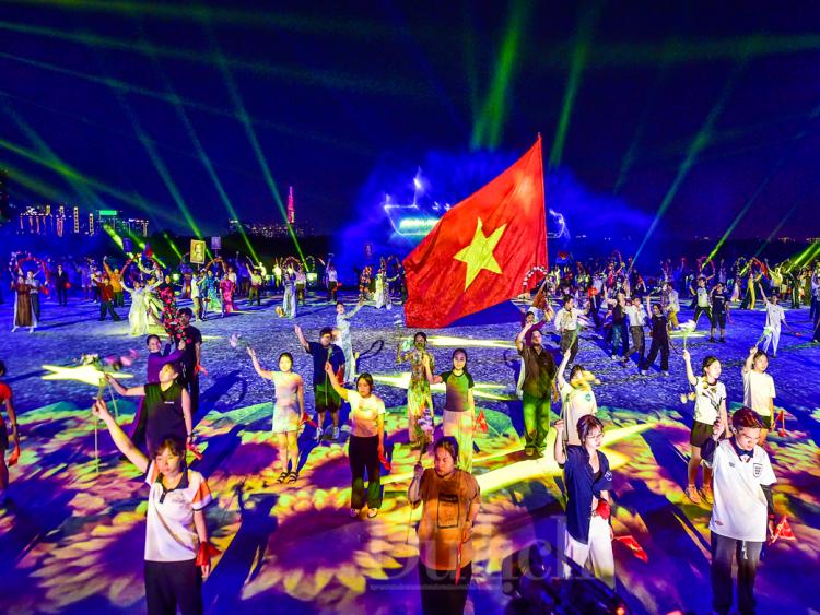 Bộ trưởng Nguyễn Văn Hùng: Văn hóa đi trước soi đường, thấm vào từng quyết sách