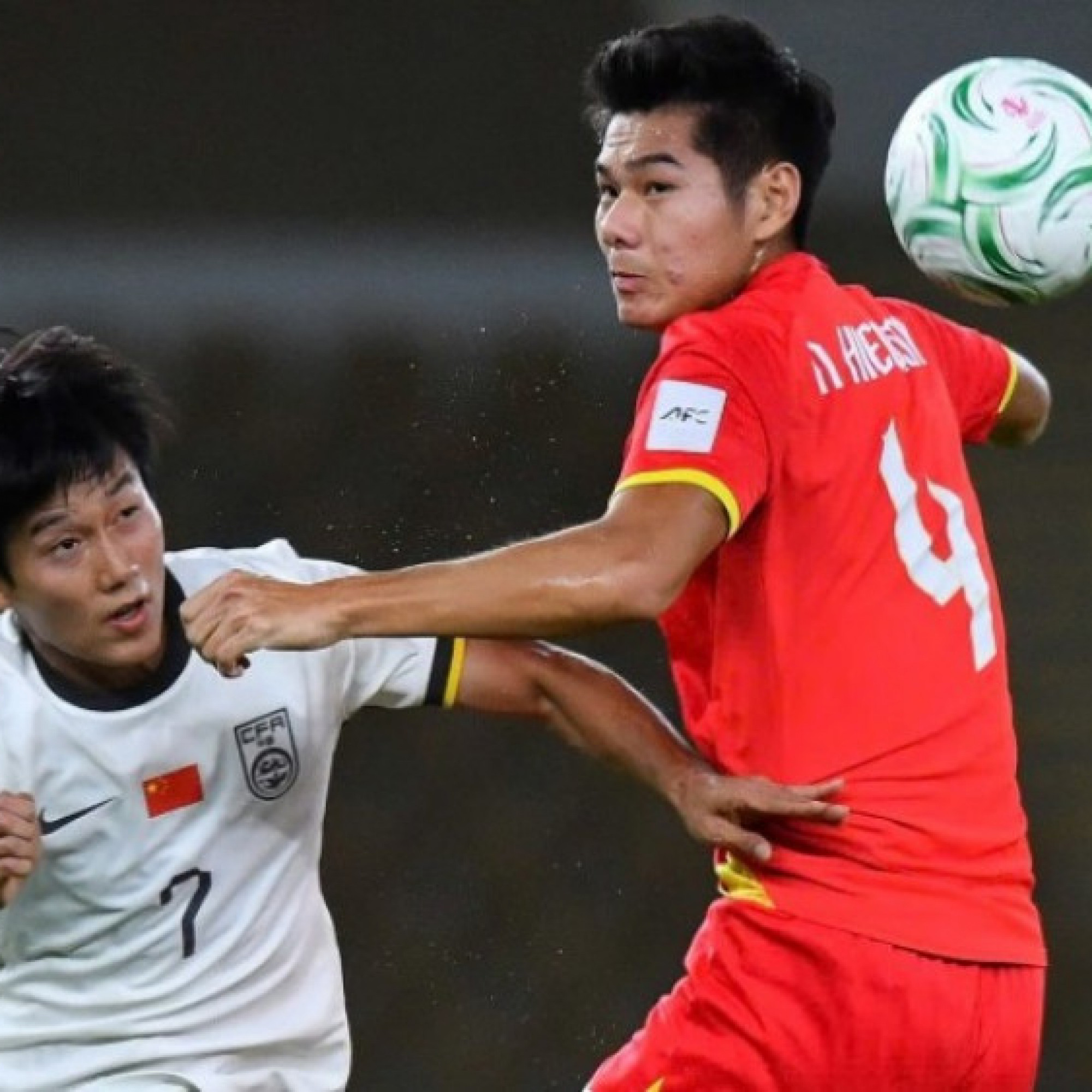  - Hiểu Minh chấn thương nặng rời sân bằng cáng, U23 Việt Nam gặp khó trước U23 Trung Quốc