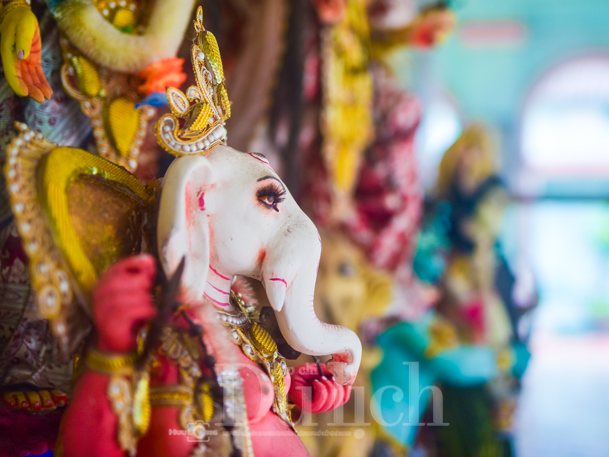 Ngôi đền linh thiêng giữa lòng phố thị - 10