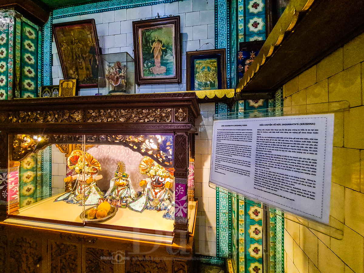 Ngôi đền linh thiêng giữa lòng phố thị - 18