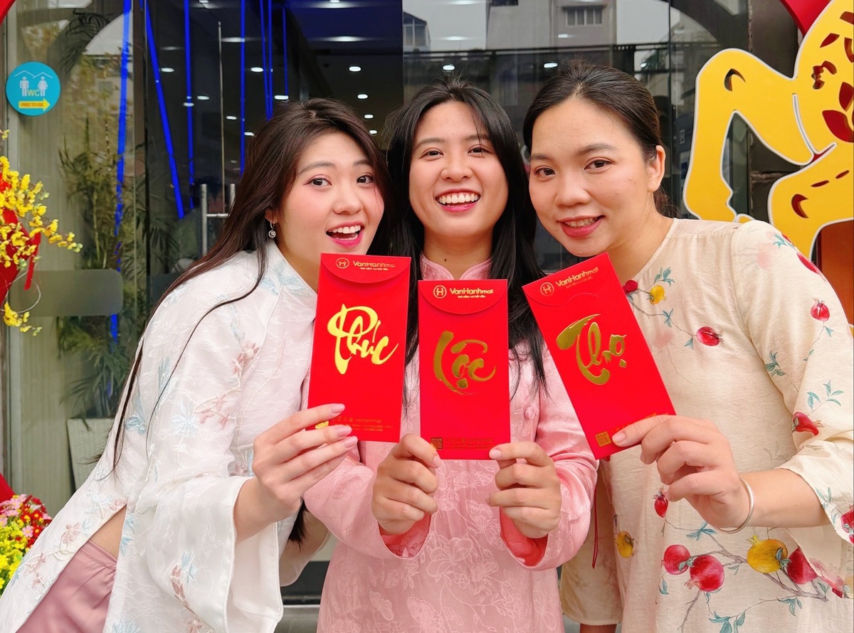 Trung tâm thương mại TP.HCM sớm rực rỡ sắc xuân đón Tết 2026 - 9