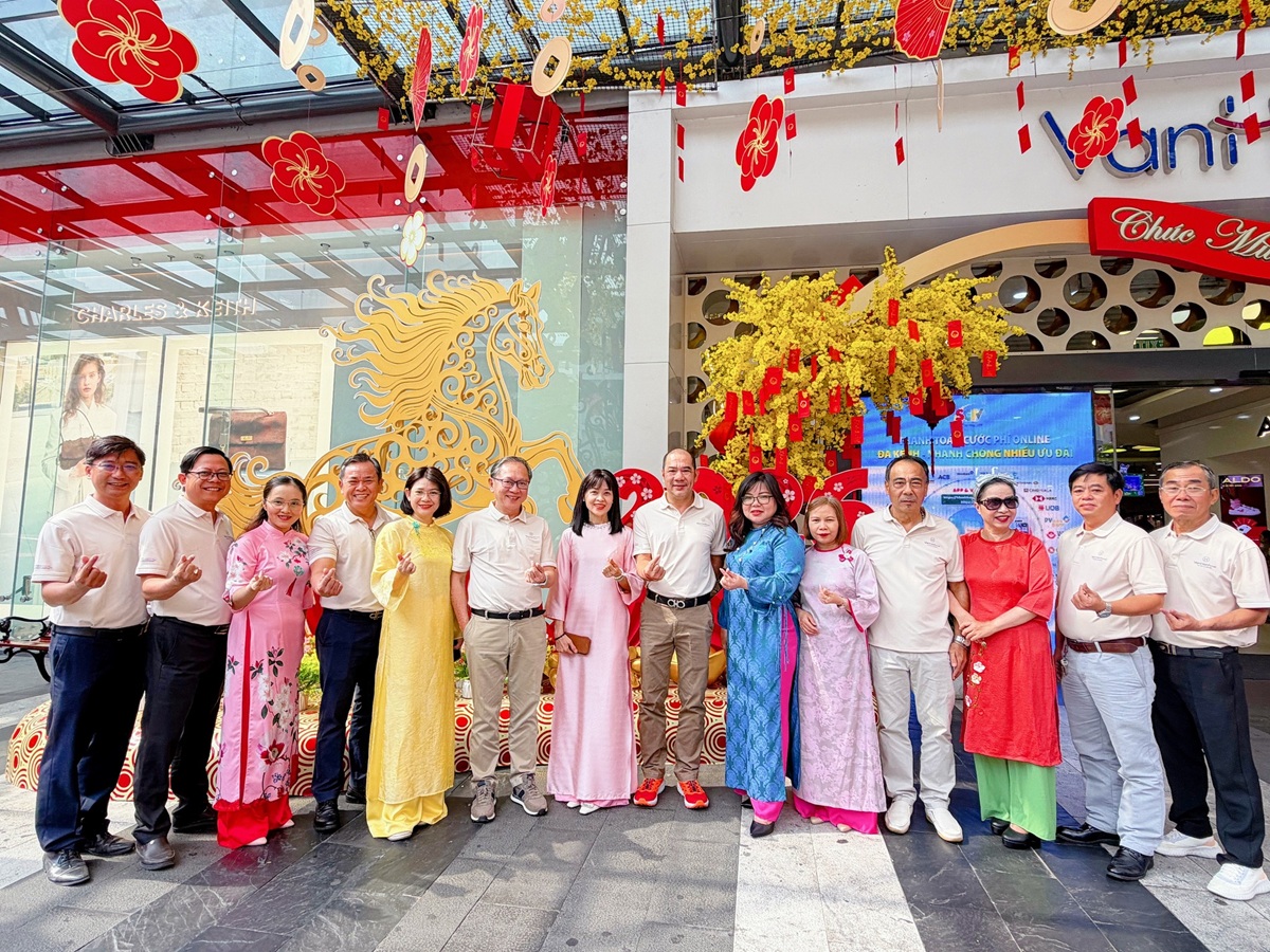 Trung tâm thương mại TP.HCM sớm rực rỡ sắc xuân đón Tết 2026 - 7