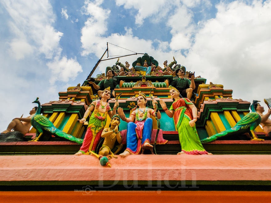 Ngôi đền linh thiêng giữa lòng phố thị - 7