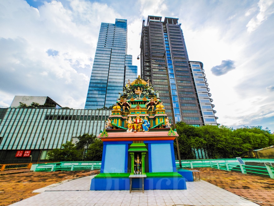 Ngôi đền linh thiêng giữa lòng phố thị - 4