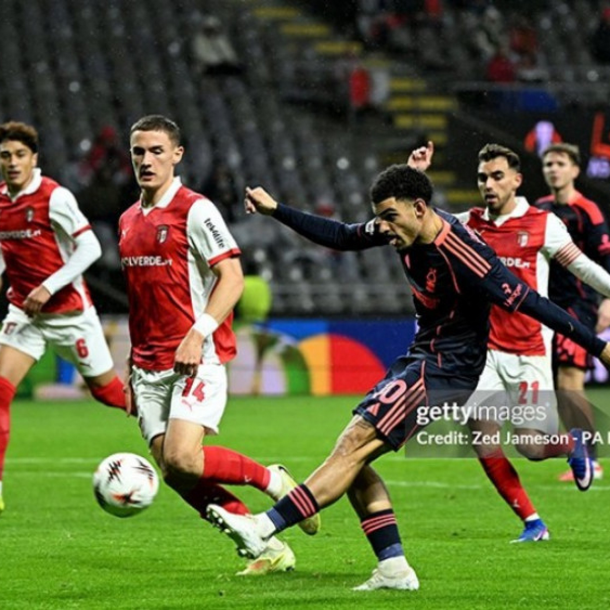  - Video bóng đá Braga - Nottingham Forest: Kịch tính phạt đền, phản lưới & thẻ đỏ (Europa League)