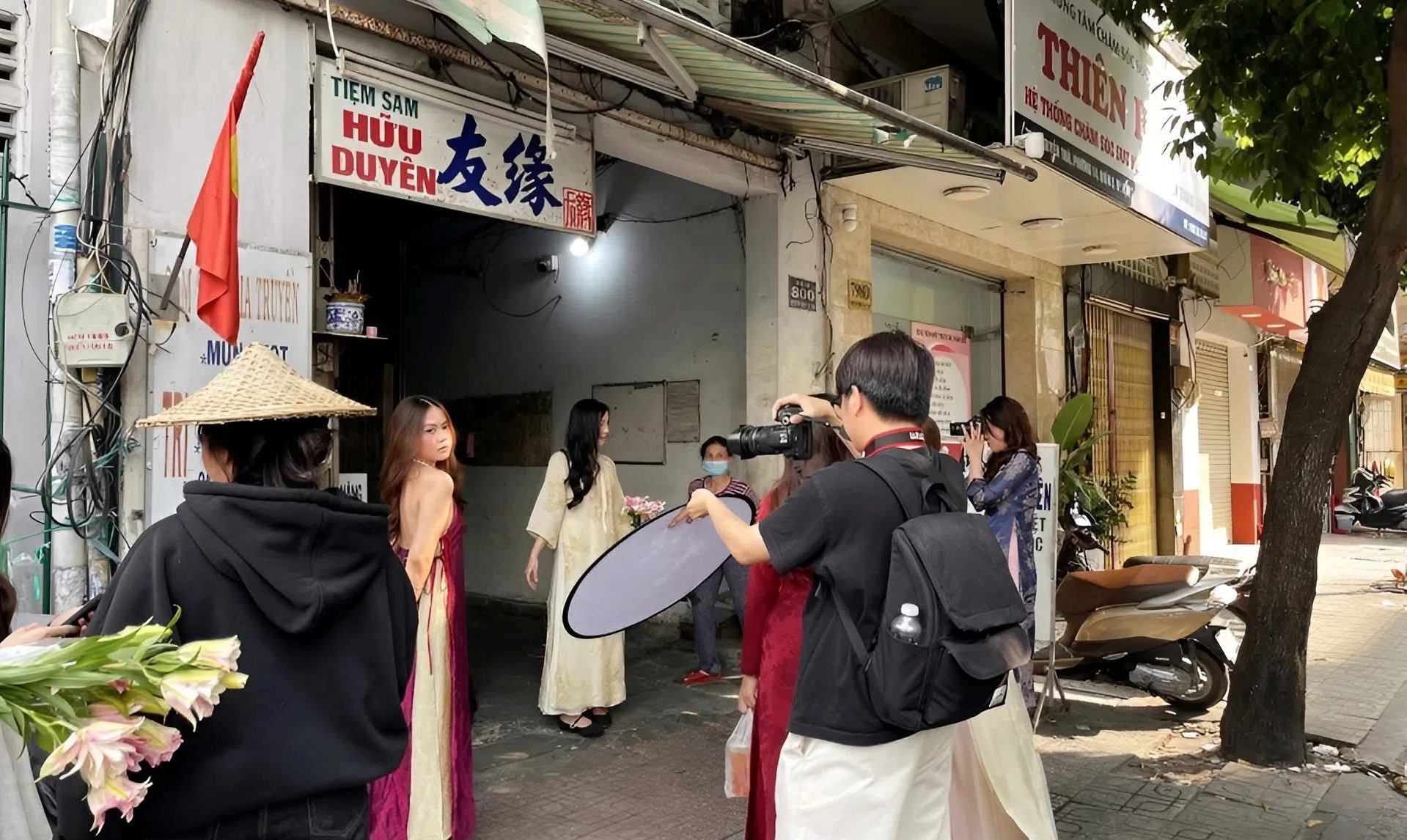 Tiệm nước sâm trăm tuổi ở Chợ Lớn thu hút giới trẻ đến chụp ảnh Tết - 1