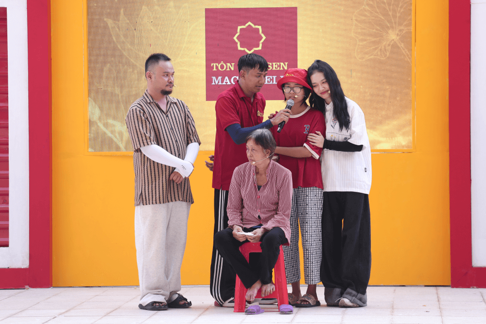 MC Thái Vũ, Vinh Râu, Hoàng Duyên nghẹn ngào trước hoàn cảnh của cô bé mồ côi, sống nương tựa bà ngoại già yếu - 3