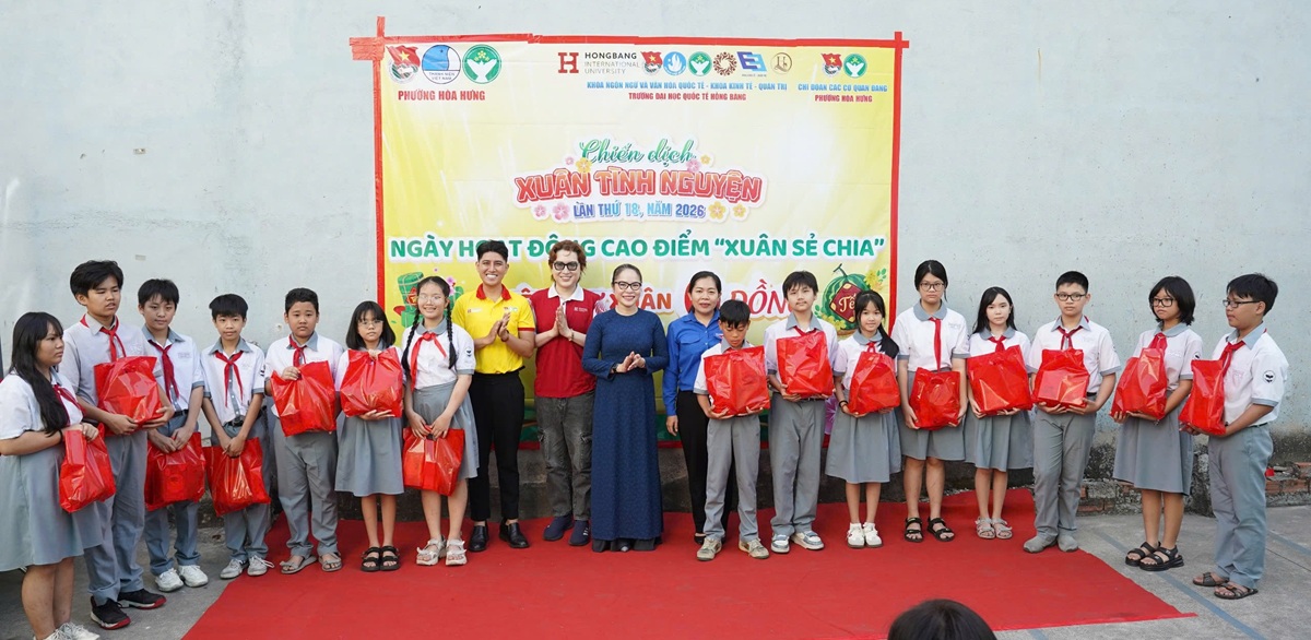 Khi 'phiên chợ yêu thương' sưởi ấm Tết 2026 tại TP.HCM - 9