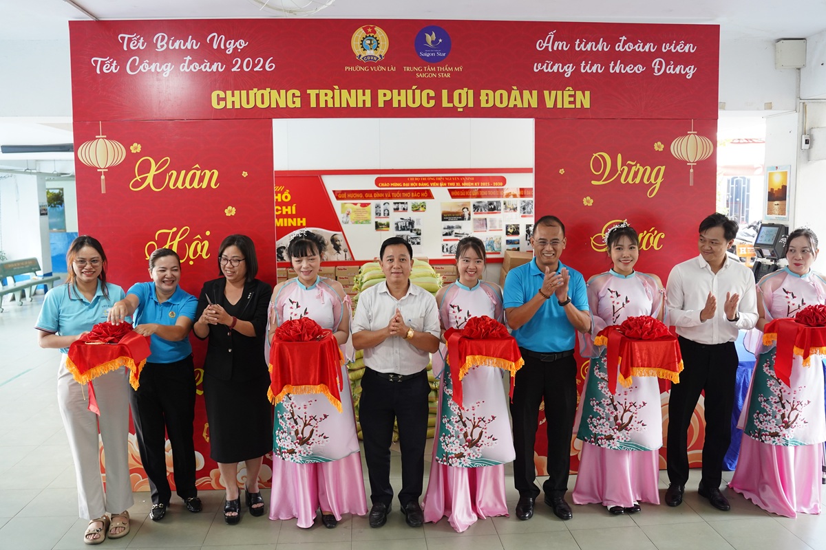 Khi 'phiên chợ yêu thương' sưởi ấm Tết 2026 tại TP.HCM - 1