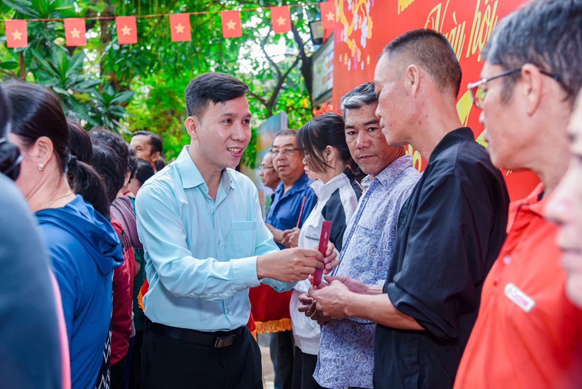 Khi 'phiên chợ yêu thương' sưởi ấm Tết 2026 tại TP.HCM - 11