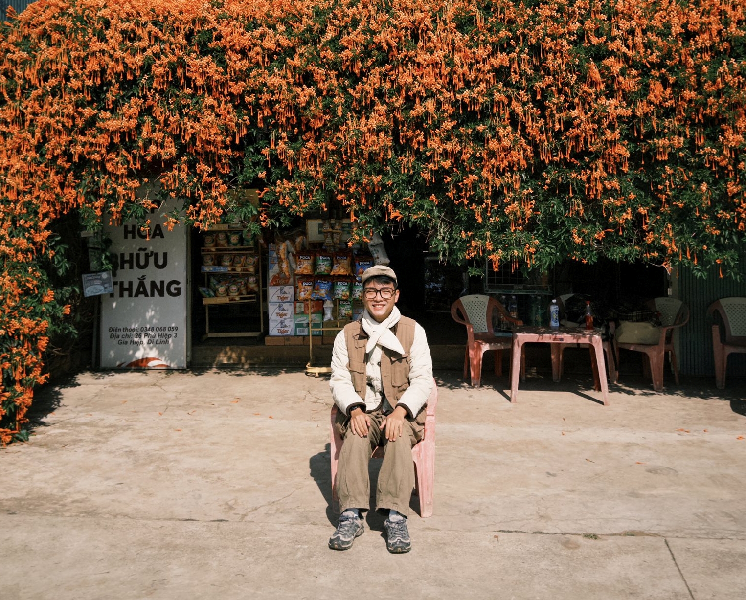 Ngôi nhà gỗ phủ đầy hoa chùm ớt níu chân du khách Tết này - 3