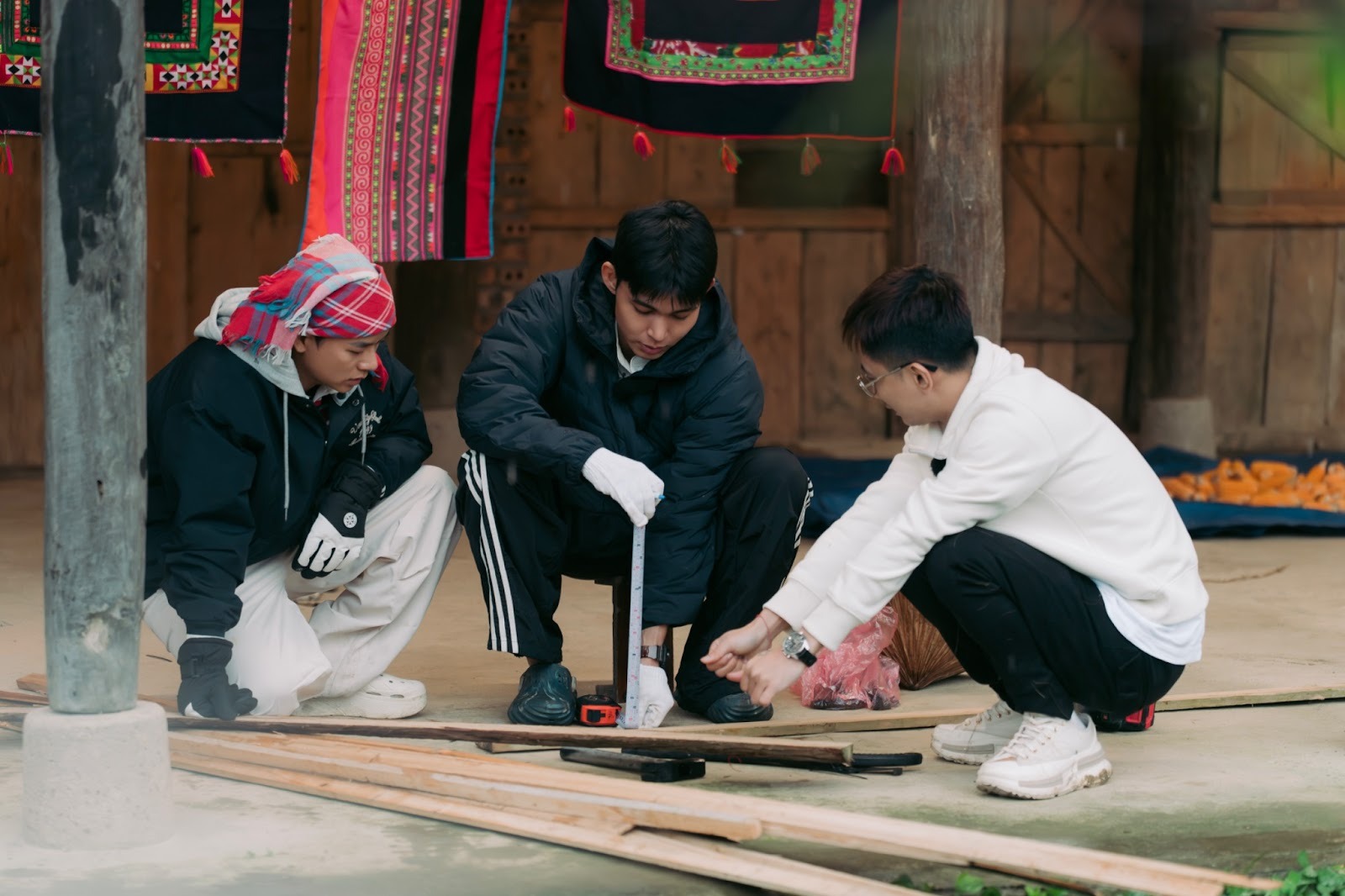 Gia Đình Haha: Hai tiếng “người nhà” sưởi ấm mùa đông Bản Liền - 1