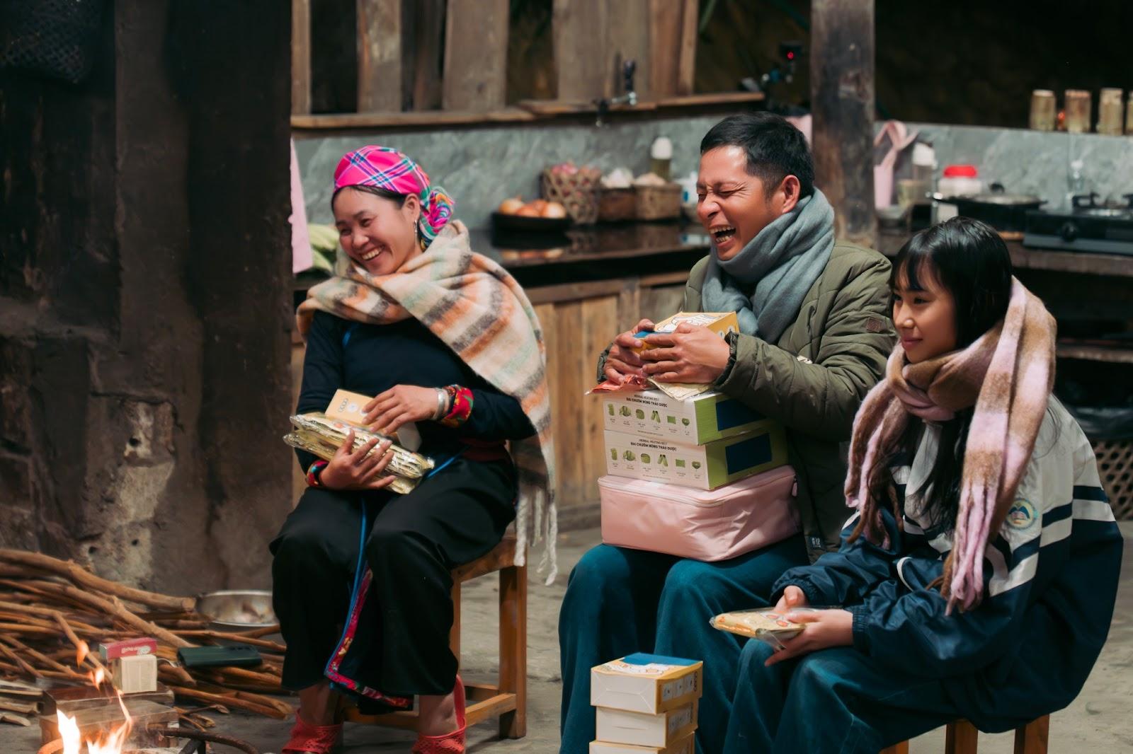 Gia Đình Haha: Hai tiếng “người nhà” sưởi ấm mùa đông Bản Liền - 3