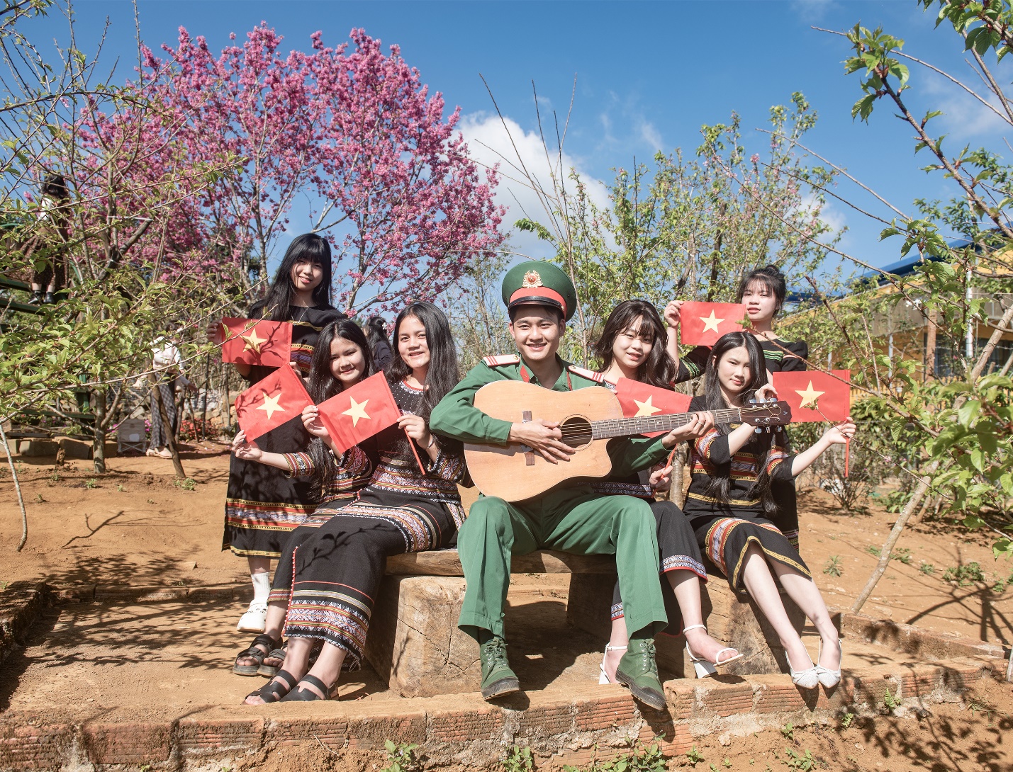 binh minh sac hong giua dai ngan mang den - 3