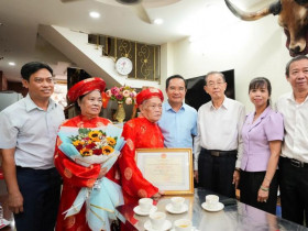  - TP.HCM chúc thọ, tặng khánh vàng người cao tuổi dịp Tết 2026