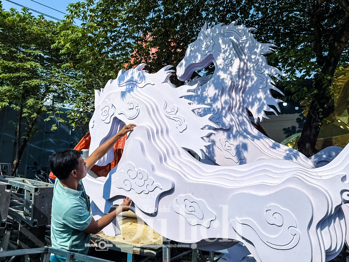 Ngắm dàn ‘siêu mã’ dần lộ diện tại các xưởng chế tác Đường hoa Tết Bính Ngọ - 3