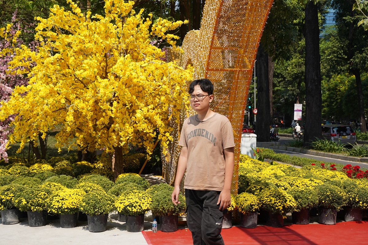 Người dân TP HCM vui xuân trong công viên đầu tiên hình thành từ ‘đất vàng’ - 8