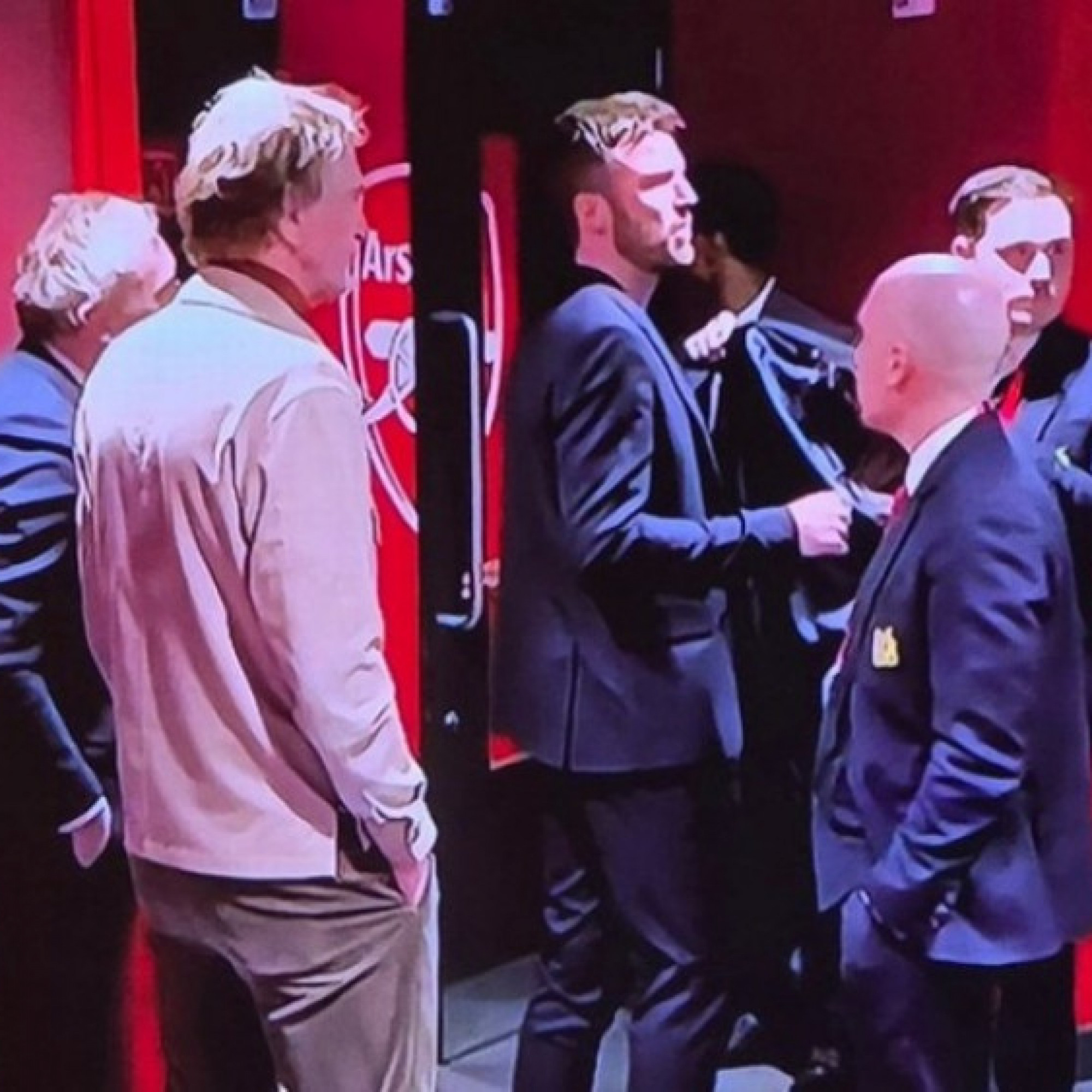  - Carrick được triệu tập gặp tỷ phú Jim Ratcliffe sau trận MU thắng Arsenal