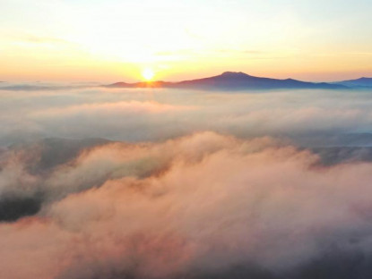  - Bình minh sắc hồng giữa đại ngàn Măng Đen