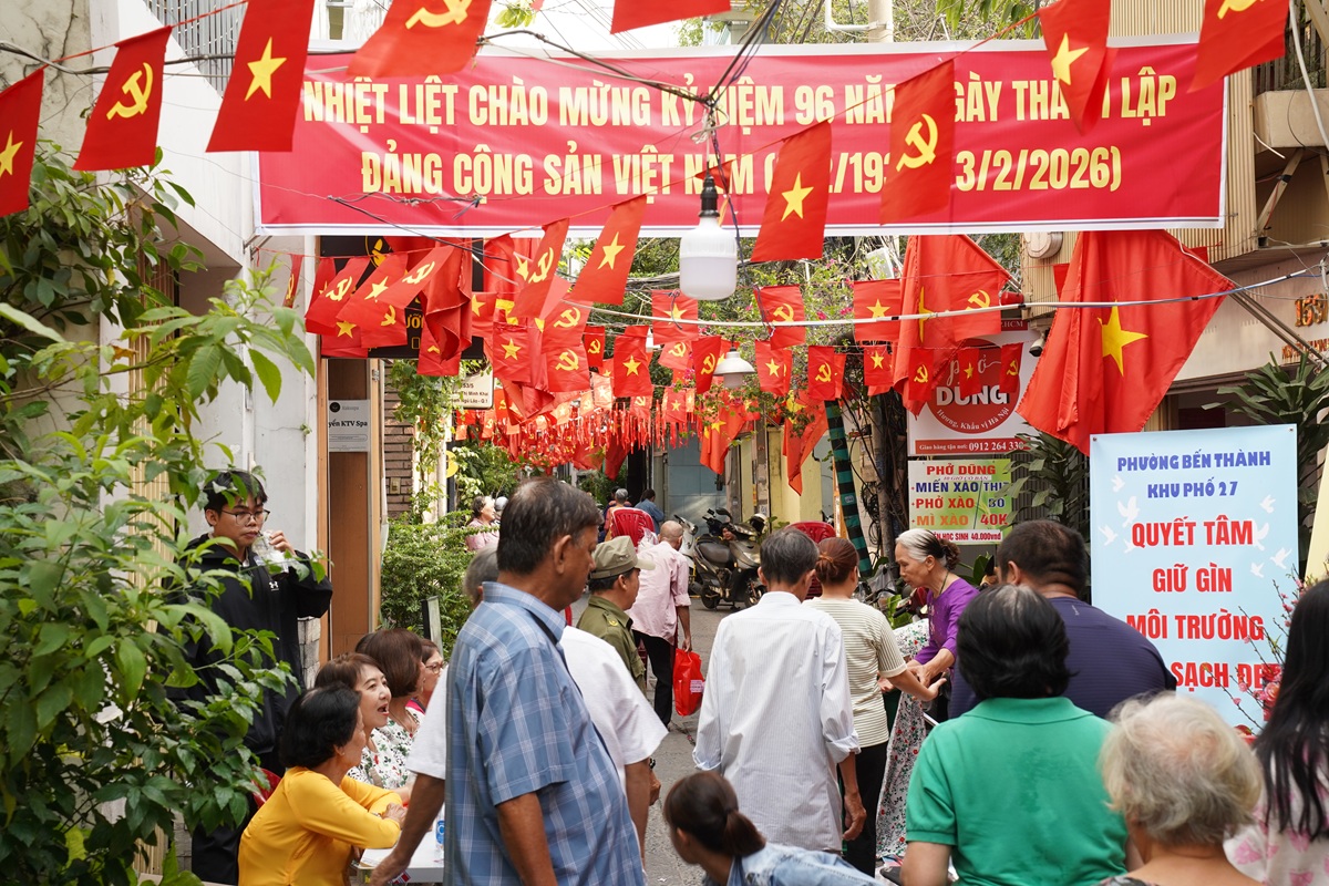 'Góc Tết' trong hẻm nhỏ, lan tỏa nghĩa tình - 9