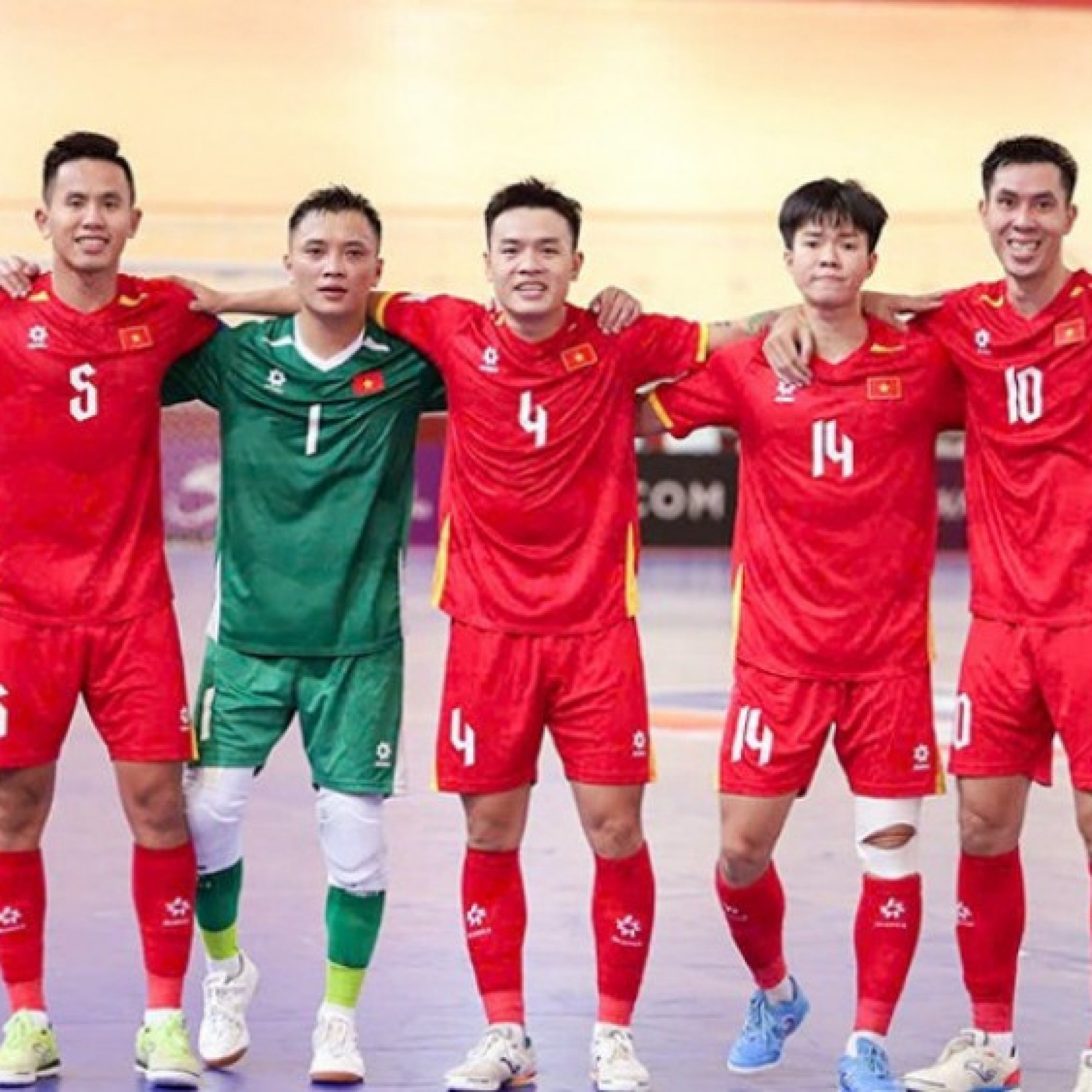  - Futsal Việt Nam ngược dòng trước Kuwait, HLV người Argentina tiếc vì ghi có 5 bàn