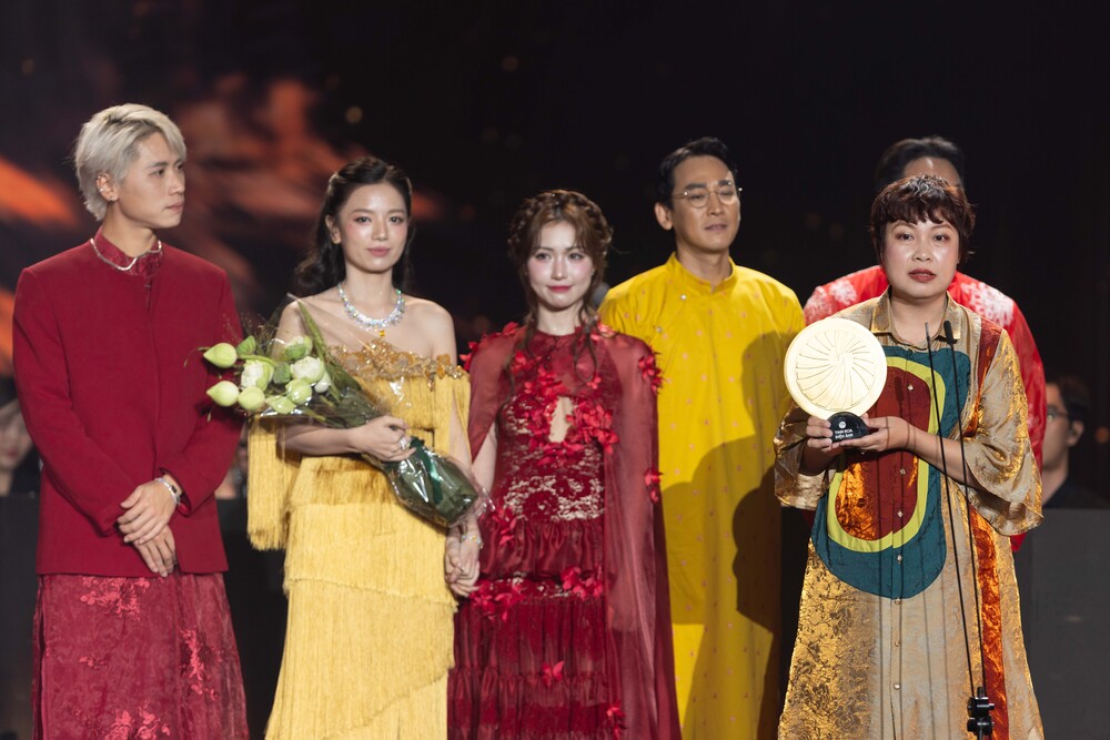 Hòa Minzy xúc động khi lập cú đúp tại Tinh hoa Việt 2025 - 2