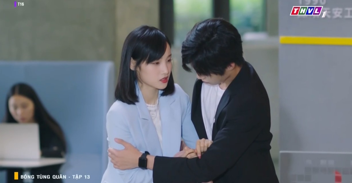 Phim “Bóng tùng quân”: Tôn Mỹ Tây bị chơi khăm khi làm nhiệm vụ điều tra, Lăng Thính ra mặt bảo vệ - 4