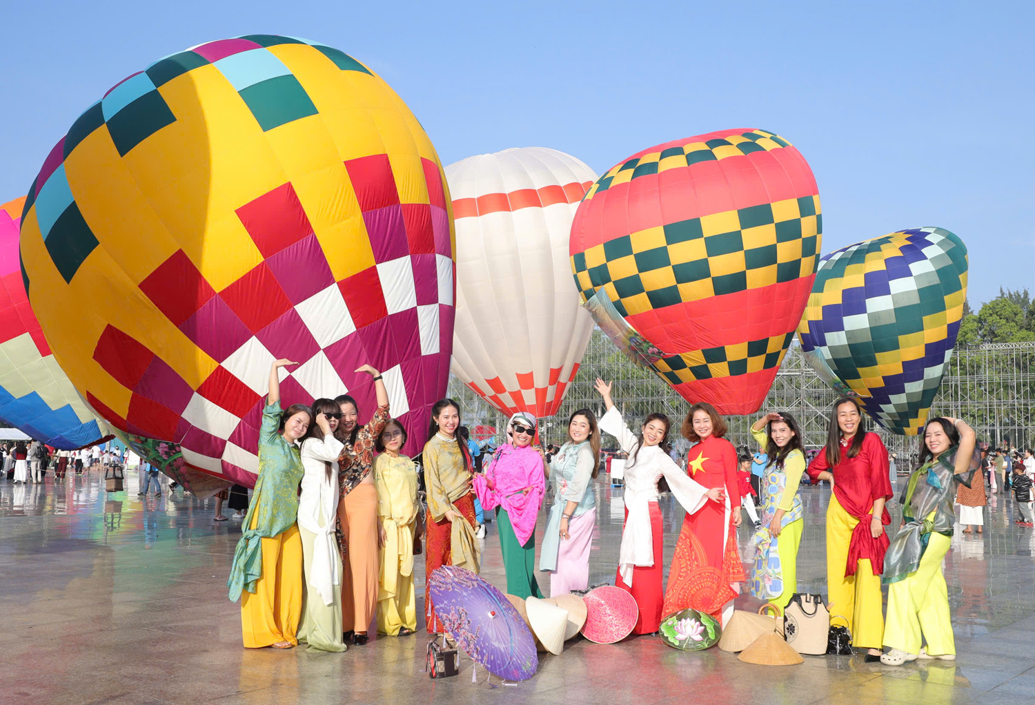 Du lịch Việt Nam tăng trưởng vượt xa các điểm đến còn lại trong ASEAN - 1