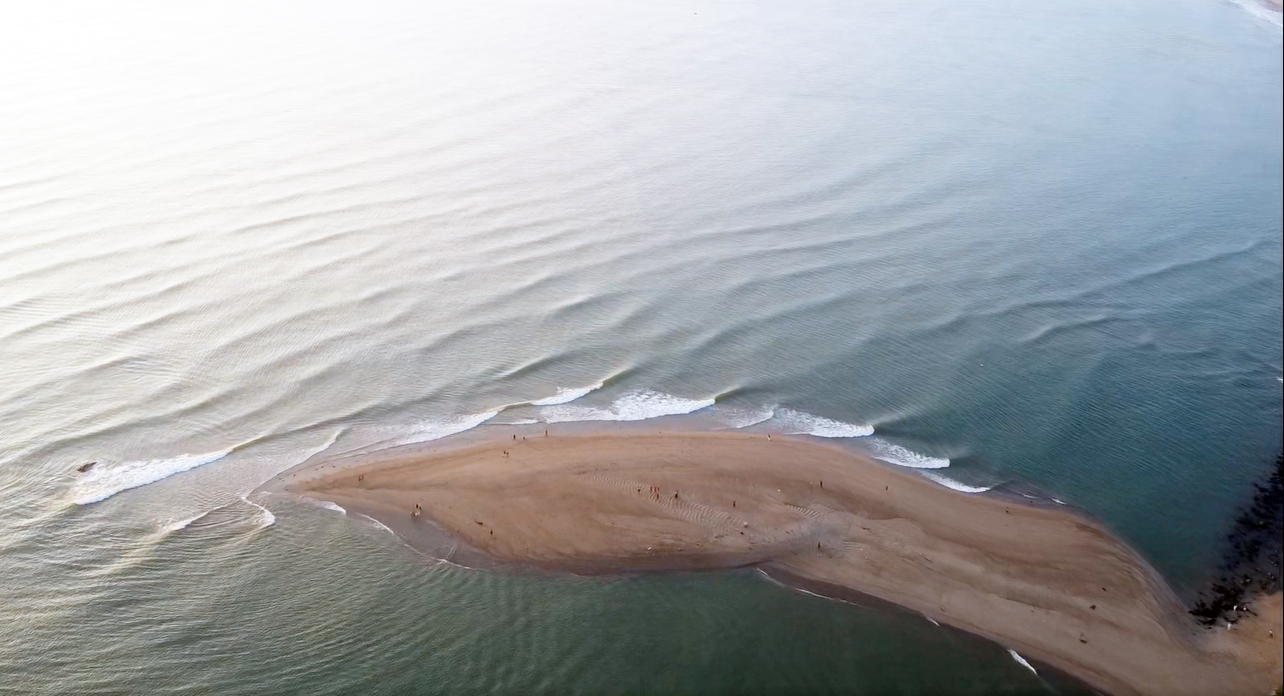 Cồn cát tuyệt đẹp xuất hiện sau lũ lịch sử, du khách vội check-in, sợ nó lại biến mất! - 2