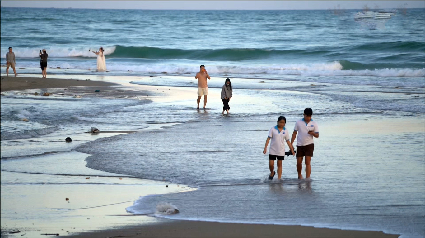 Cồn cát tuyệt đẹp xuất hiện sau lũ lịch sử, du khách vội check-in, sợ nó lại biến mất! - 5