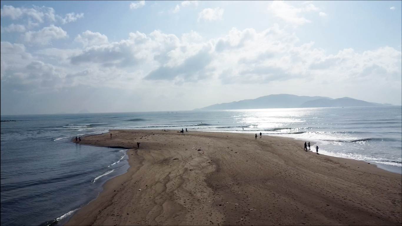 Cồn cát tuyệt đẹp xuất hiện sau lũ lịch sử, du khách vội check-in, sợ nó lại biến mất! - 6