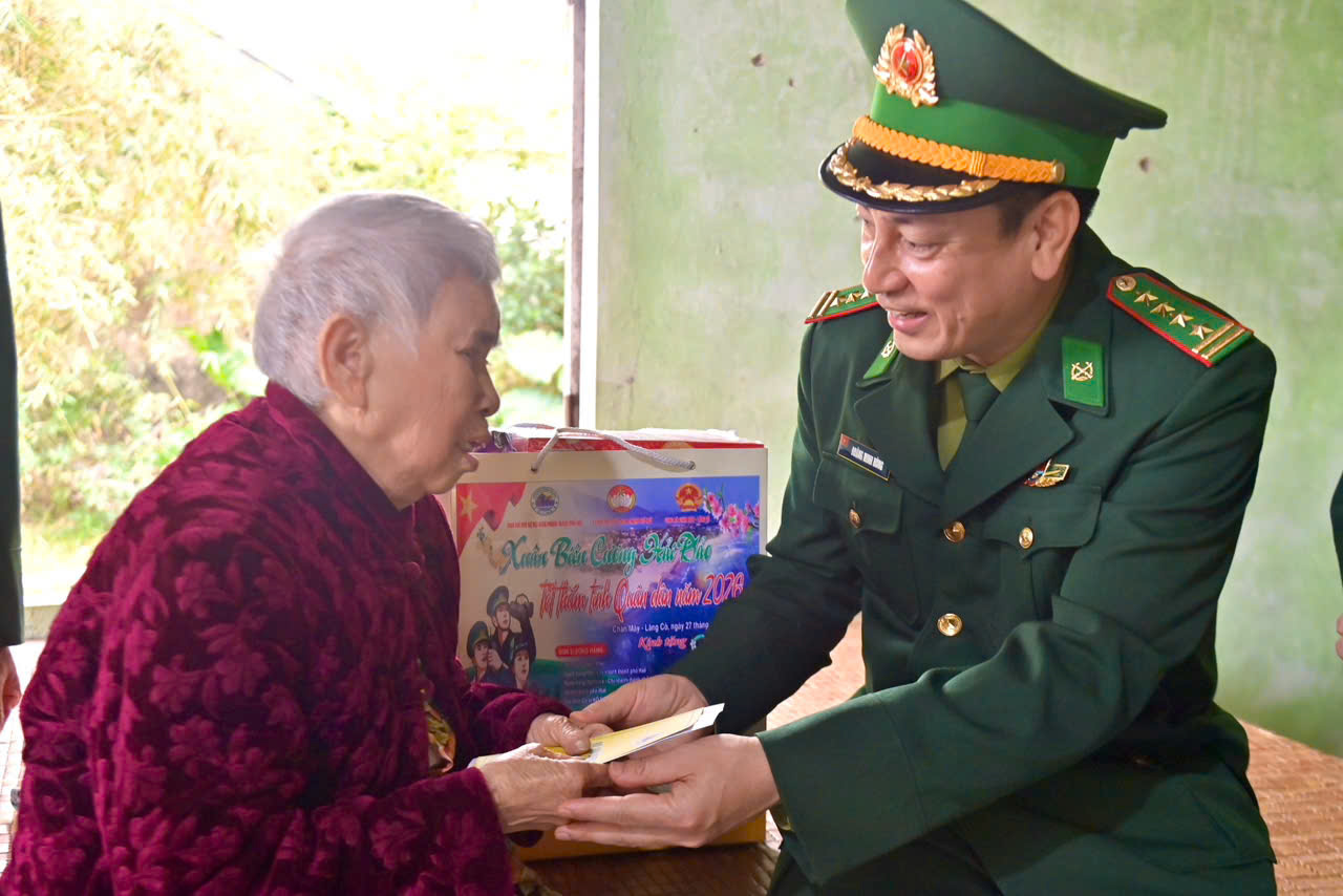 Tết sớm với nhân dân biên giới biển Chân Mây - Lăng Cô - 1