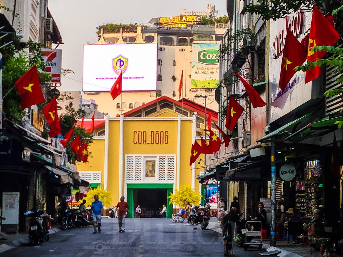 'Biển xanh' vẫy gọi giữa lòng phố: chợ Bến Thành khoác áo mới chờ khách check-in - 12