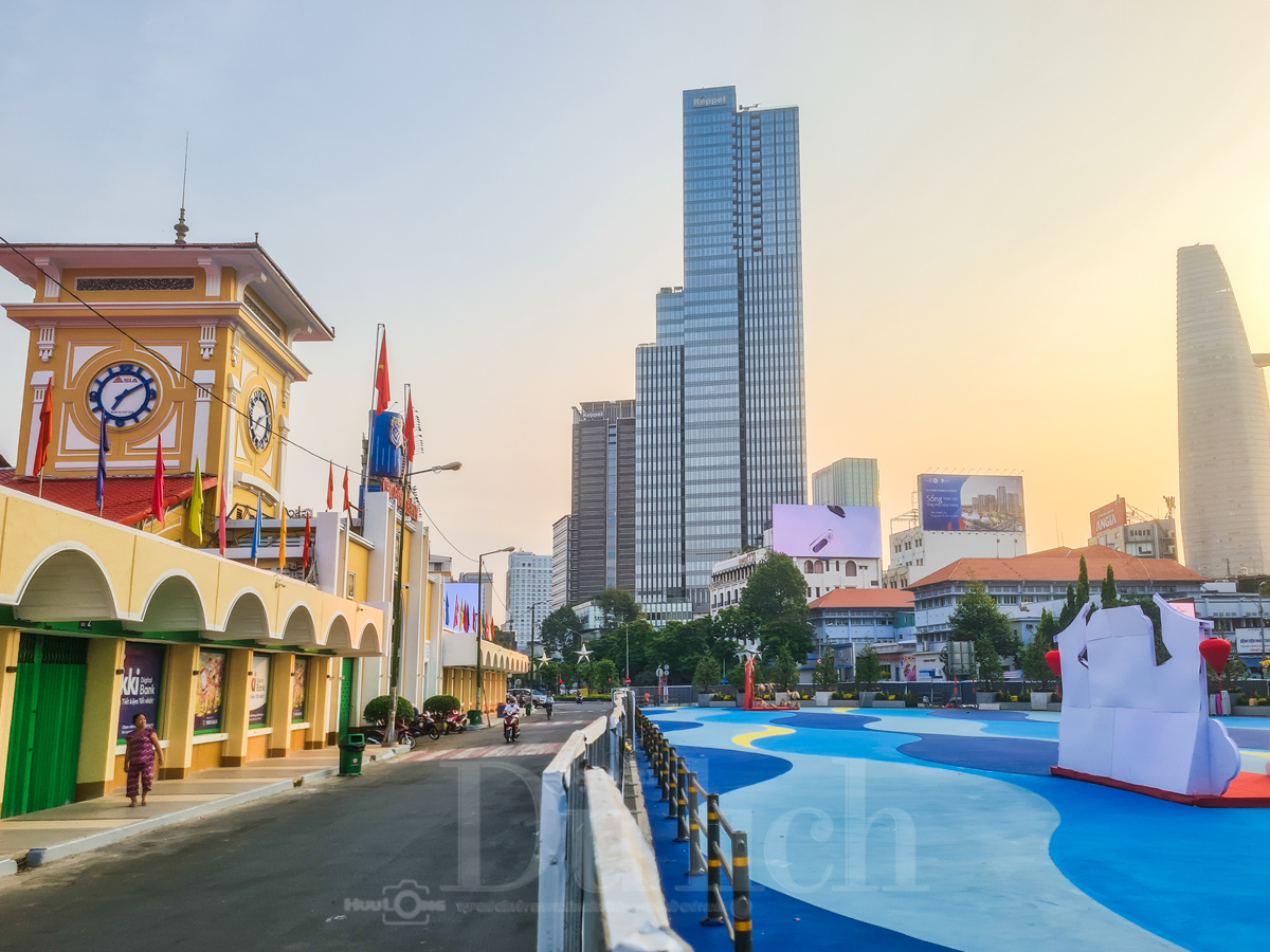 'Biển xanh' vẫy gọi giữa lòng phố: chợ Bến Thành khoác áo mới chờ khách check-in - 5