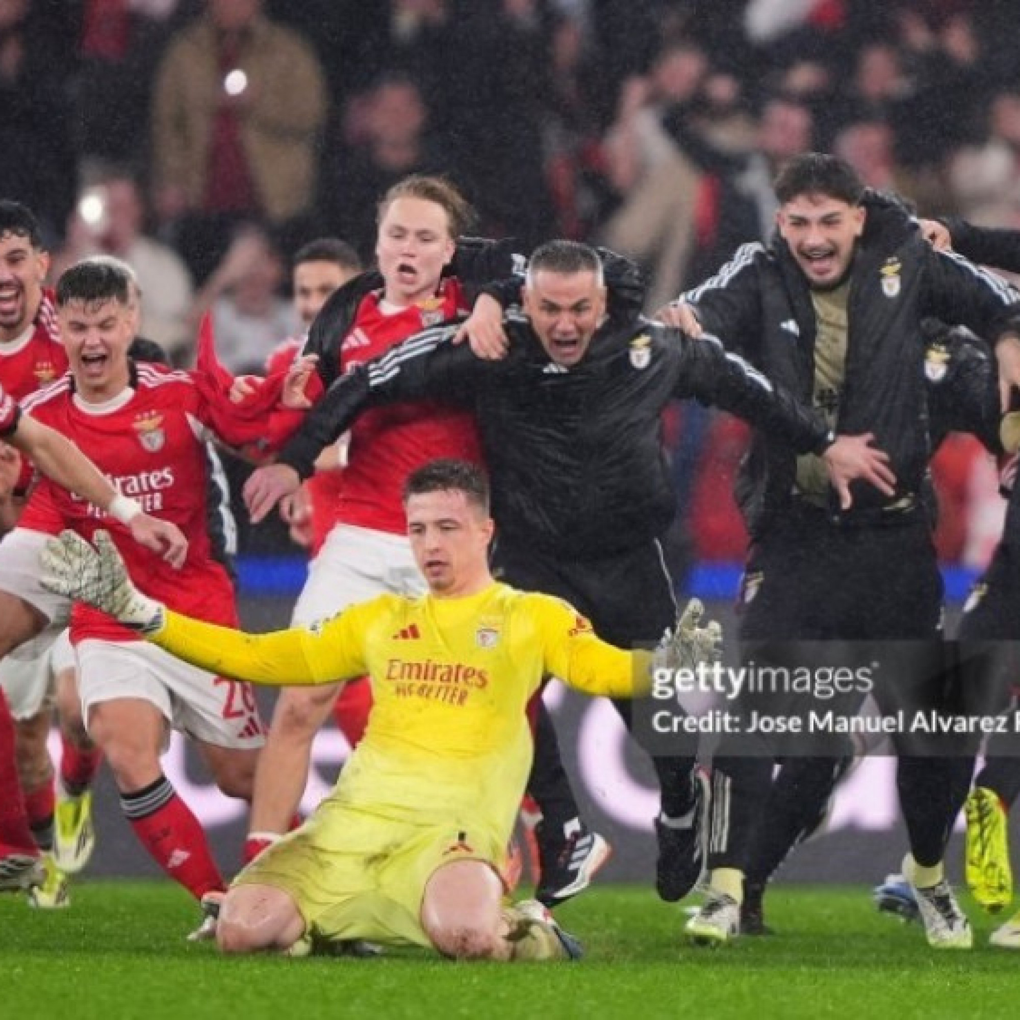  - Thủ môn Benfica đánh gục Real Madrid phút 90+8, Mourinho ăn mừng điên cuồng