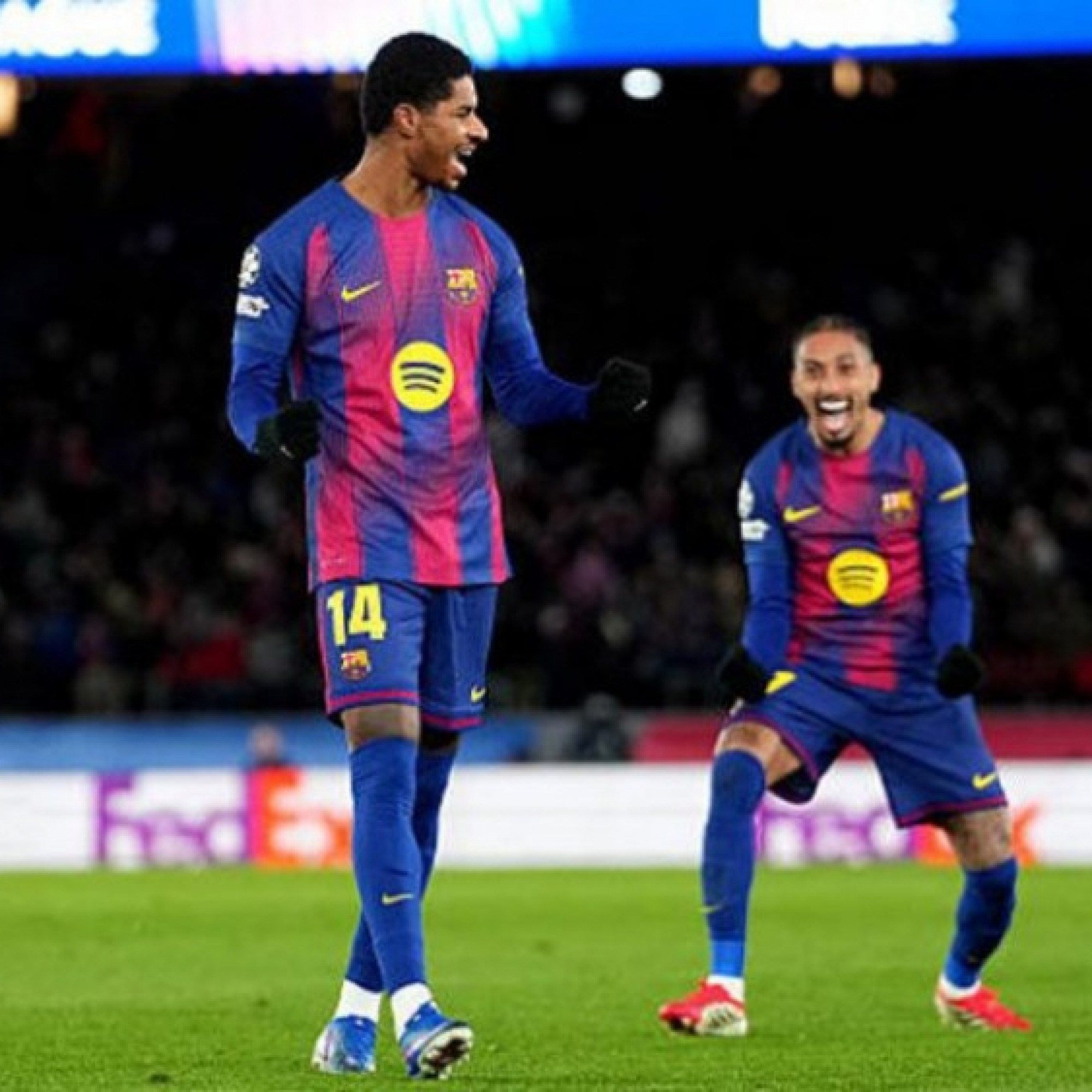  - Barca ngạo nghễ vào top 8 Cúp C1, Rashford ghi tuyệt phẩm đá phạt