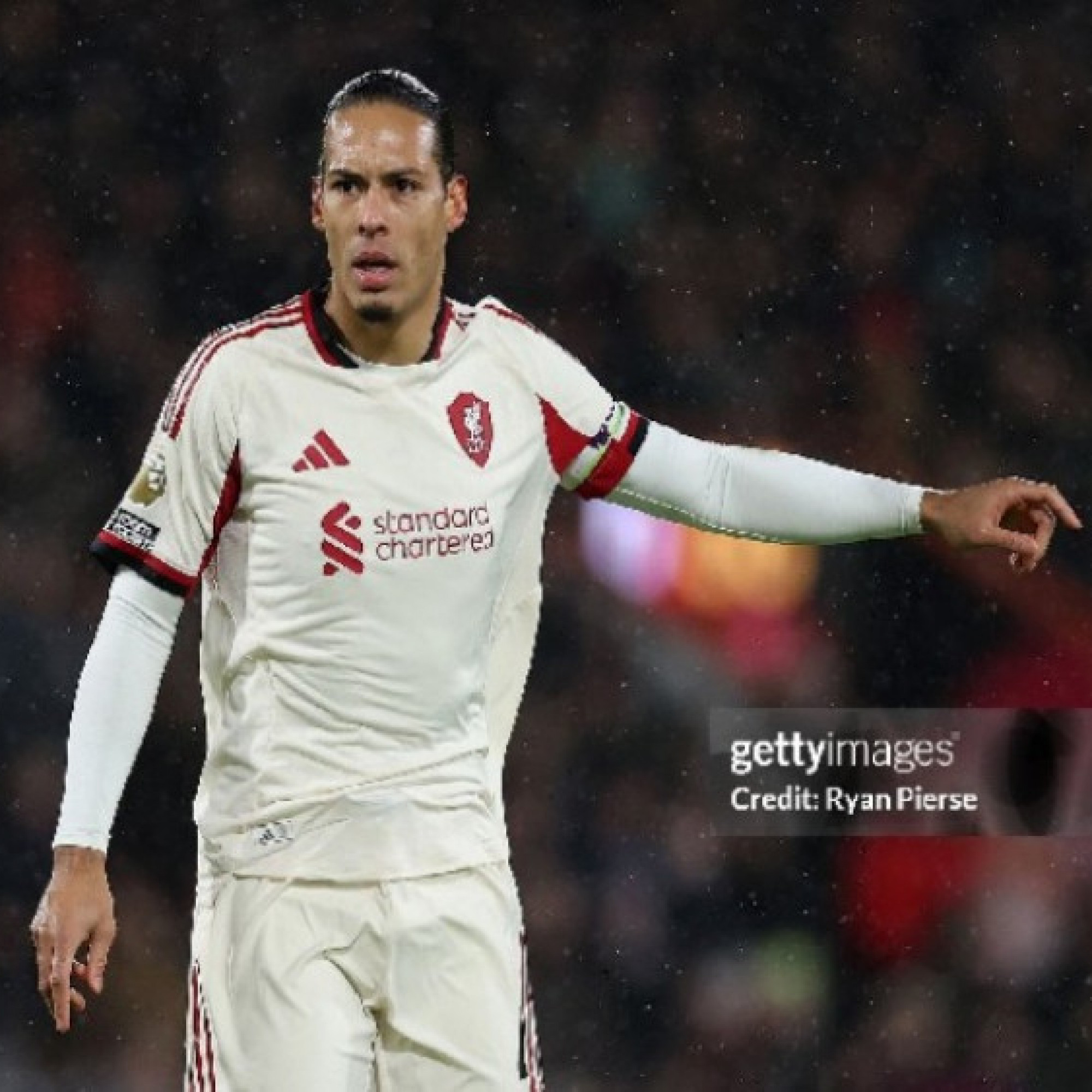  - Liverpool thắng đậm 6-0 ở Cúp C1, Van Dijk ghi danh lịch sử