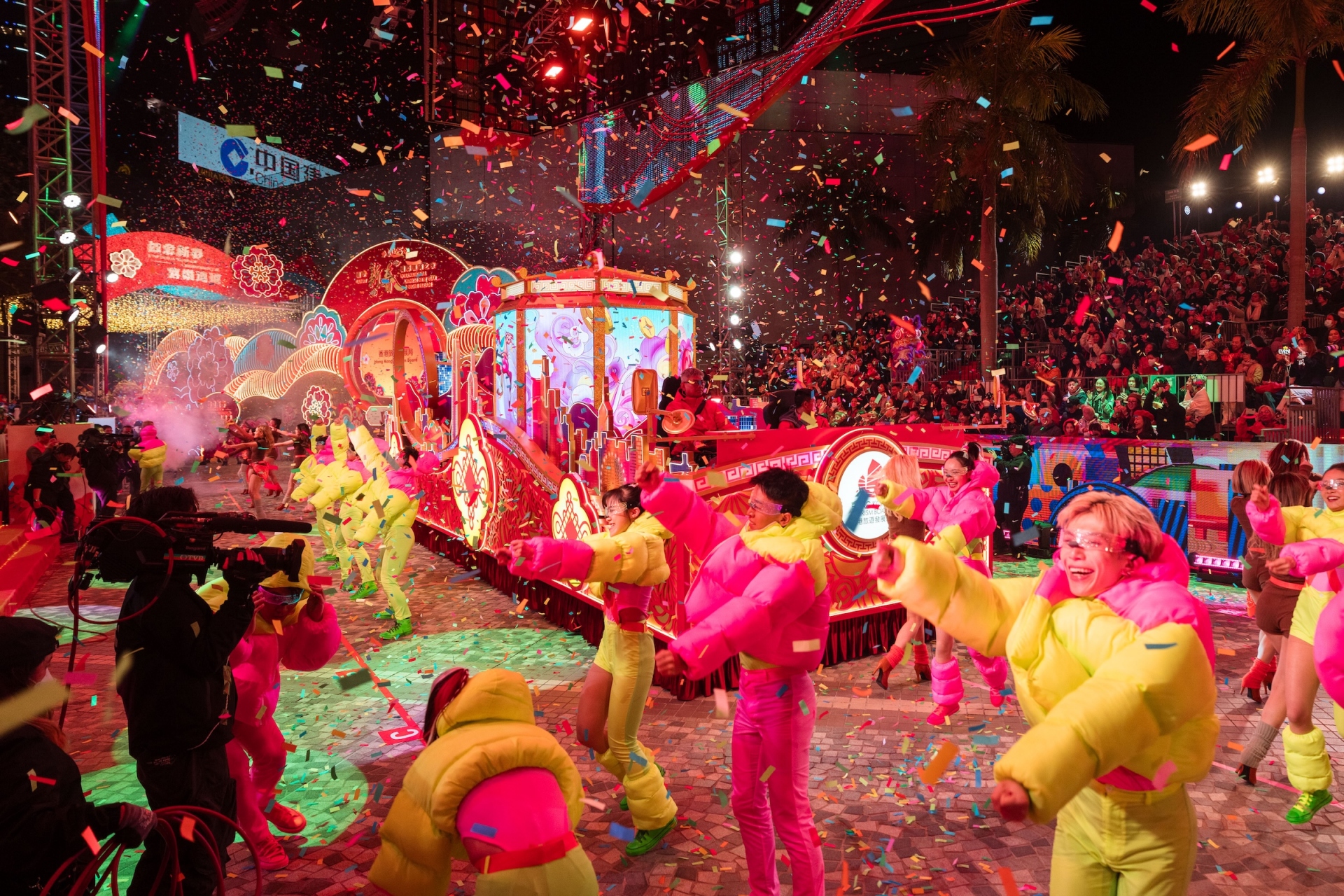 Ghé Hương Cảng xem diễu hành xe hoa rực rỡ dịp Tết - 1